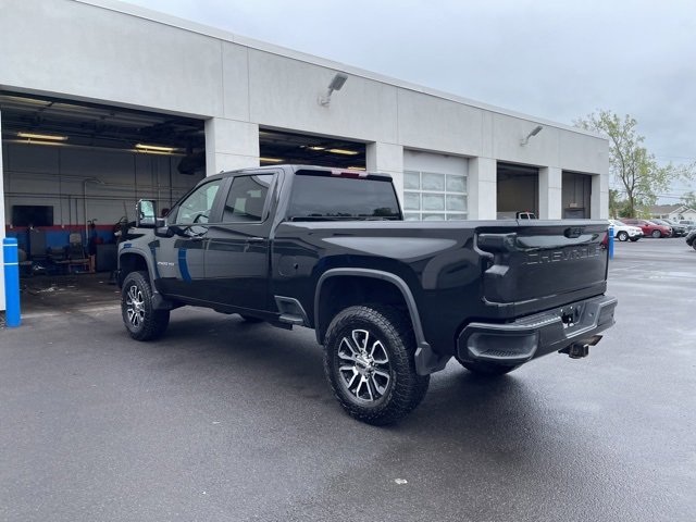 2024 Chevrolet Silverado 2500HD Custom photo 2