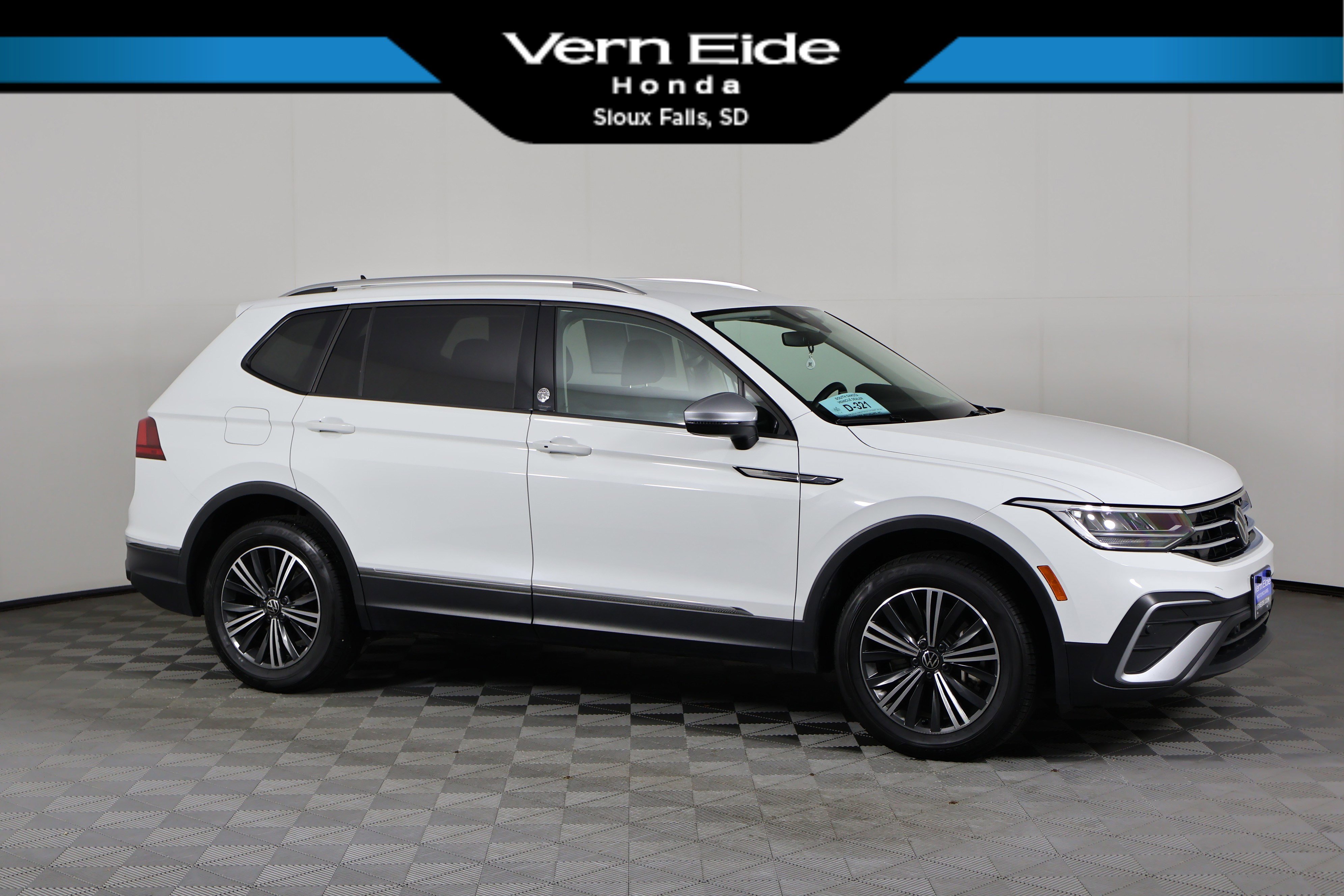 2024 Volkswagen Tiguan Wolfsburg Edition's photo