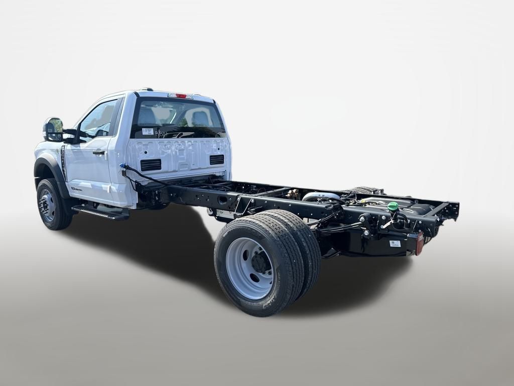 2025 Ford F-600 photo 3