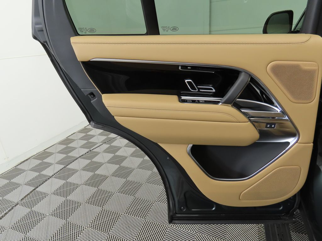 2025 Land Rover Range Rover SE photo 22