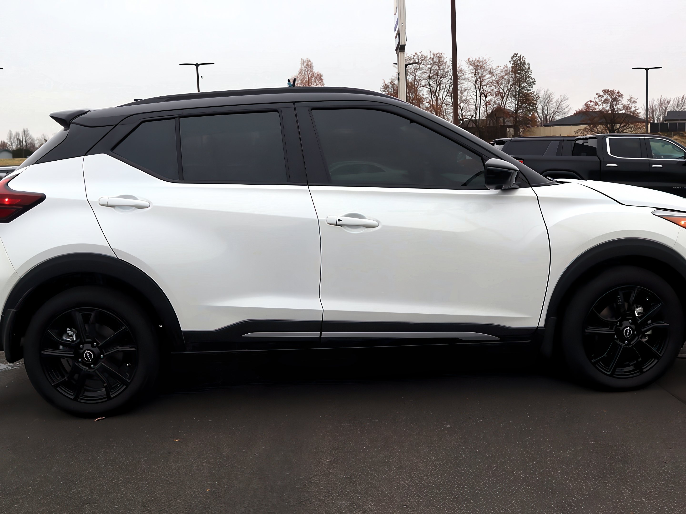 2025 Nissan Kicks SR photo 6
