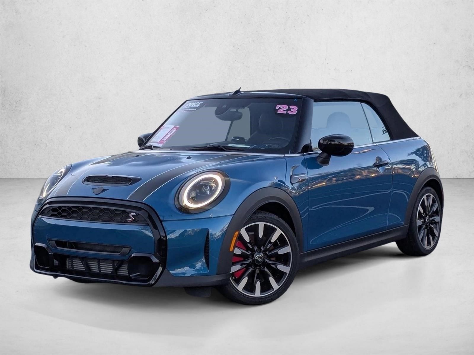 2023 MINI Convertible S's photo