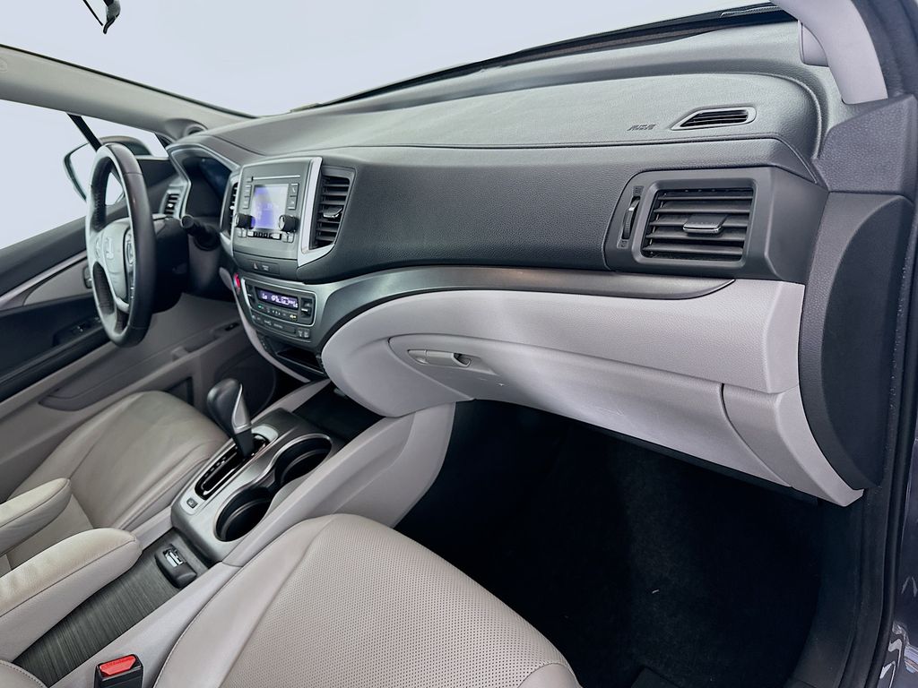 2019 Honda Ridgeline RTL photo 24