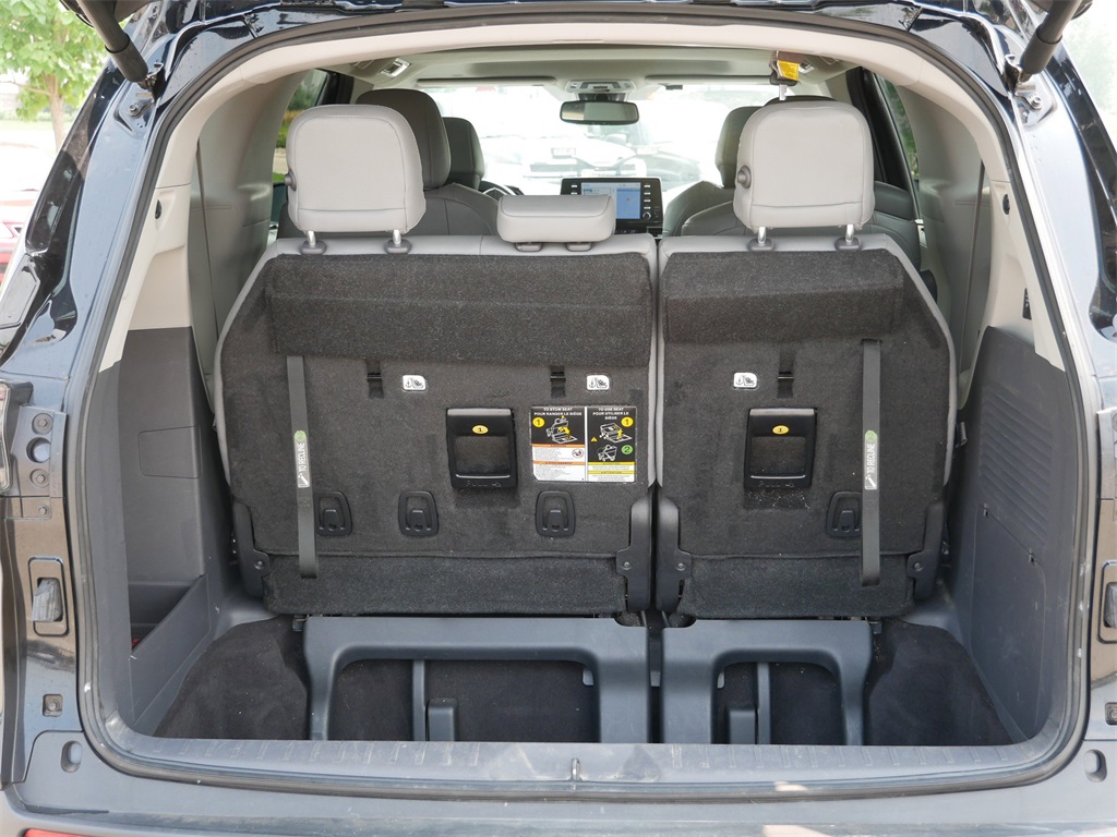 2024 Toyota Sienna XLE photo 10