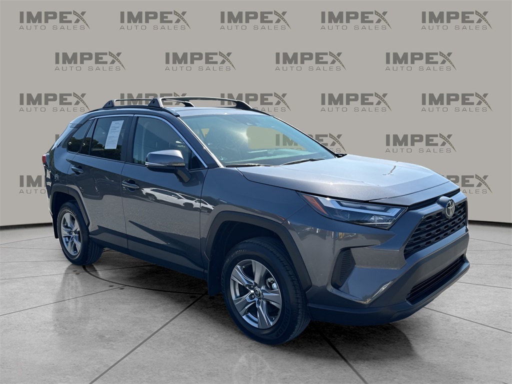 2025 Toyota RAV4 XLE photo 7