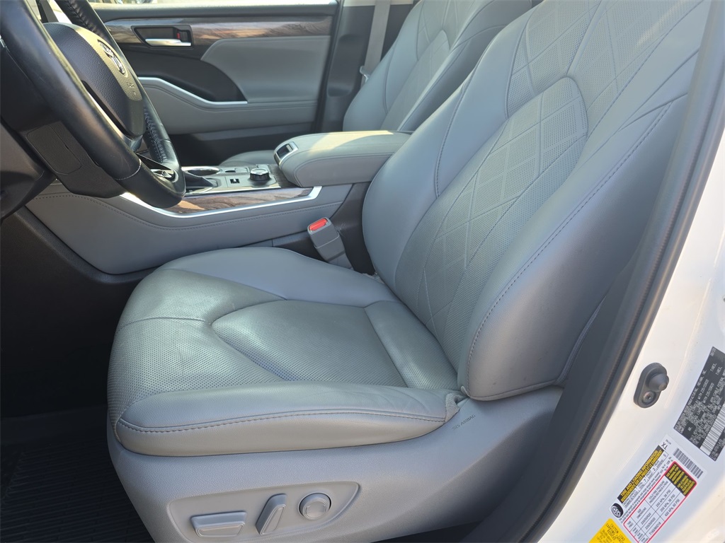 2020 Toyota Highlander Platinum photo 17