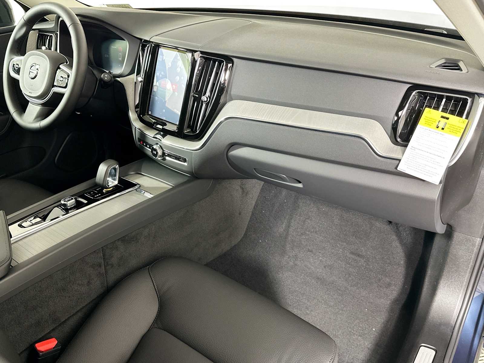 2025 Volvo XC60 T8 Plus photo 25