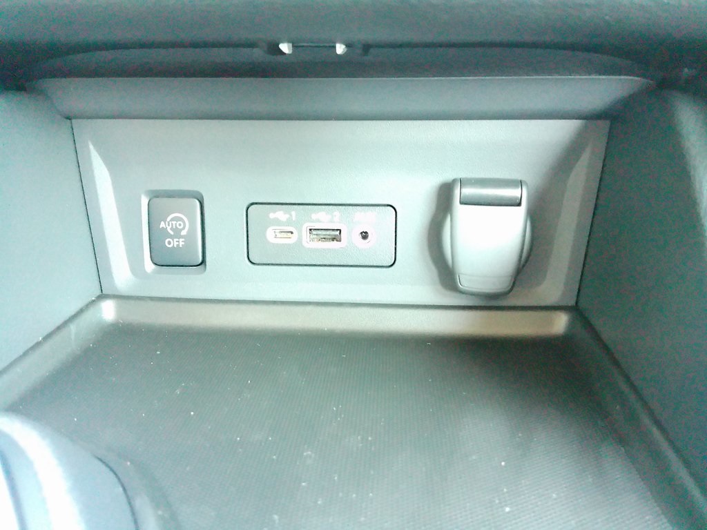 2025 Nissan Sentra SV photo 26