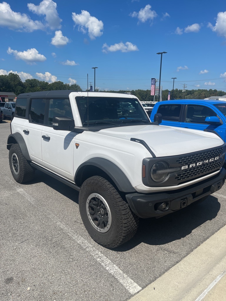 2023 Ford Bronco Badlands photo 2