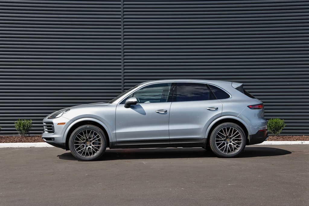 2022 Porsche Cayenne Platinum Edition photo 2