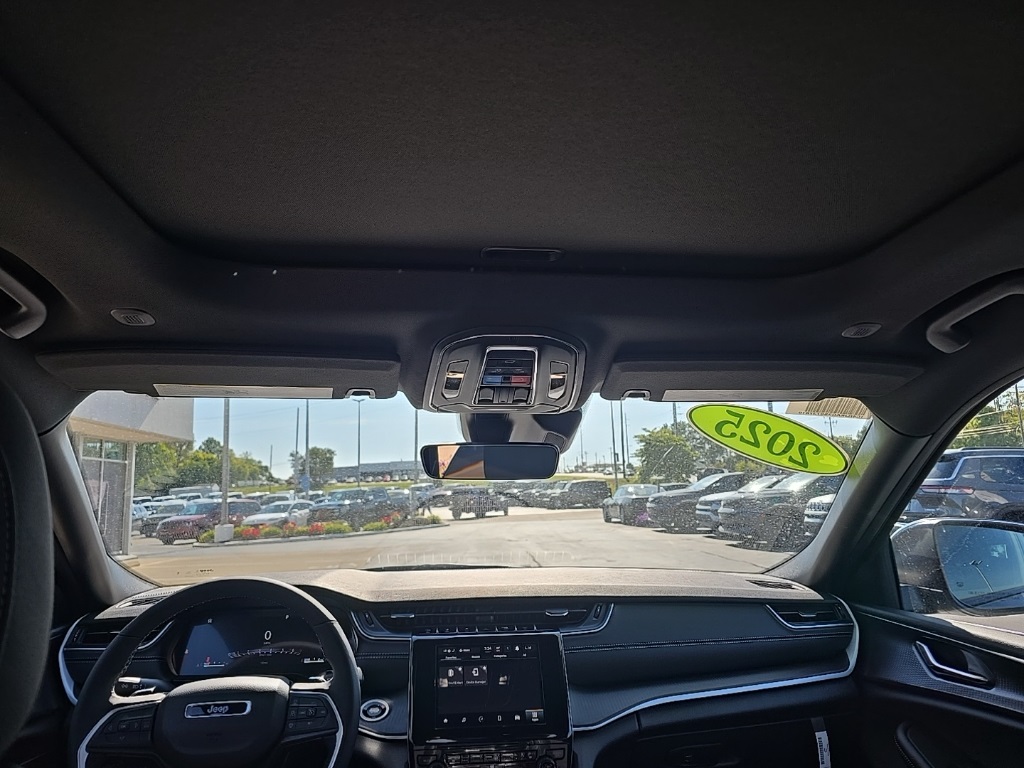 2025 Jeep Grand Cherokee Laredo X photo 22