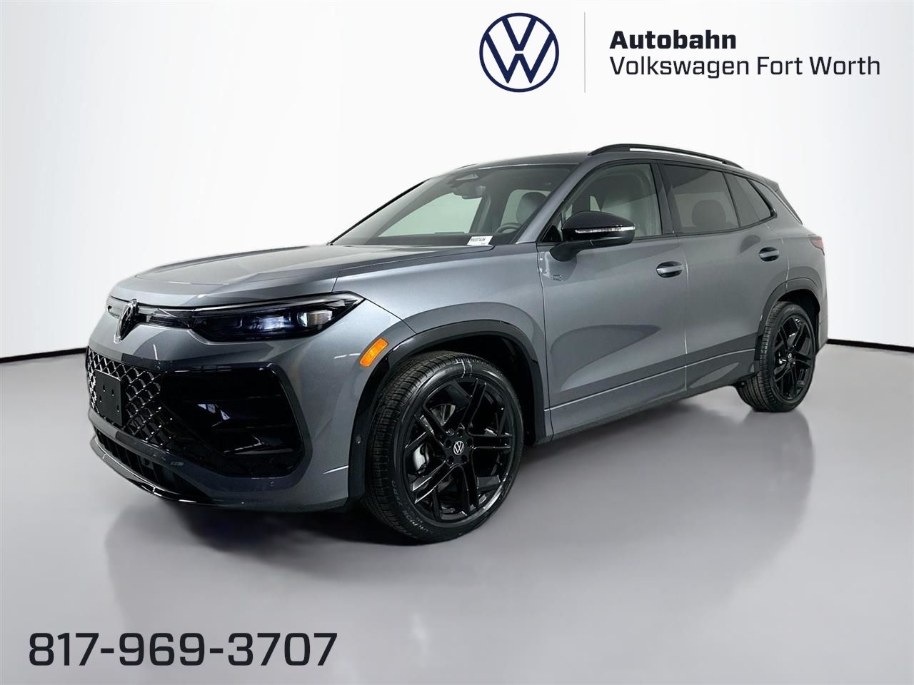 2026 Volkswagen Tiguan SE R-LINE BLACK's photo