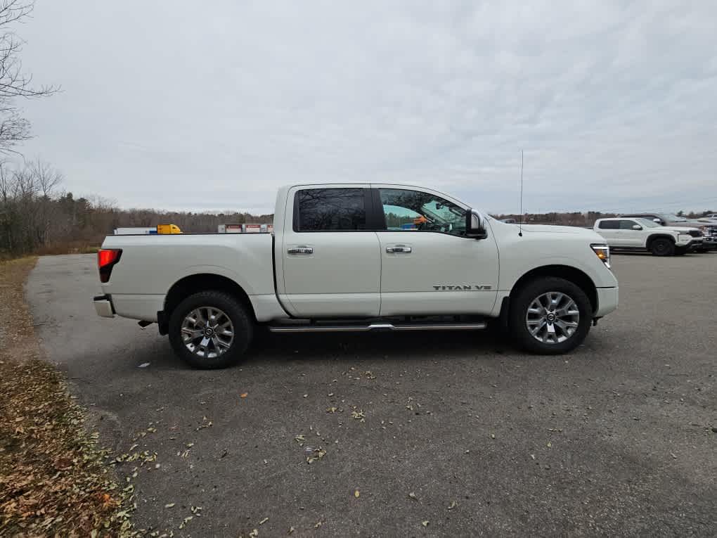2020 Nissan Titan SL photo 3
