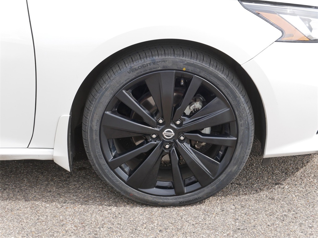 2022 Nissan Altima 2.5 SR photo 9