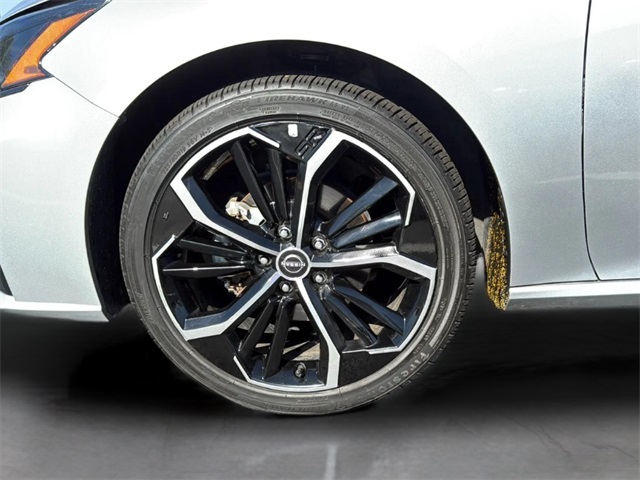 2023 Nissan Altima 2.5 SR photo 12