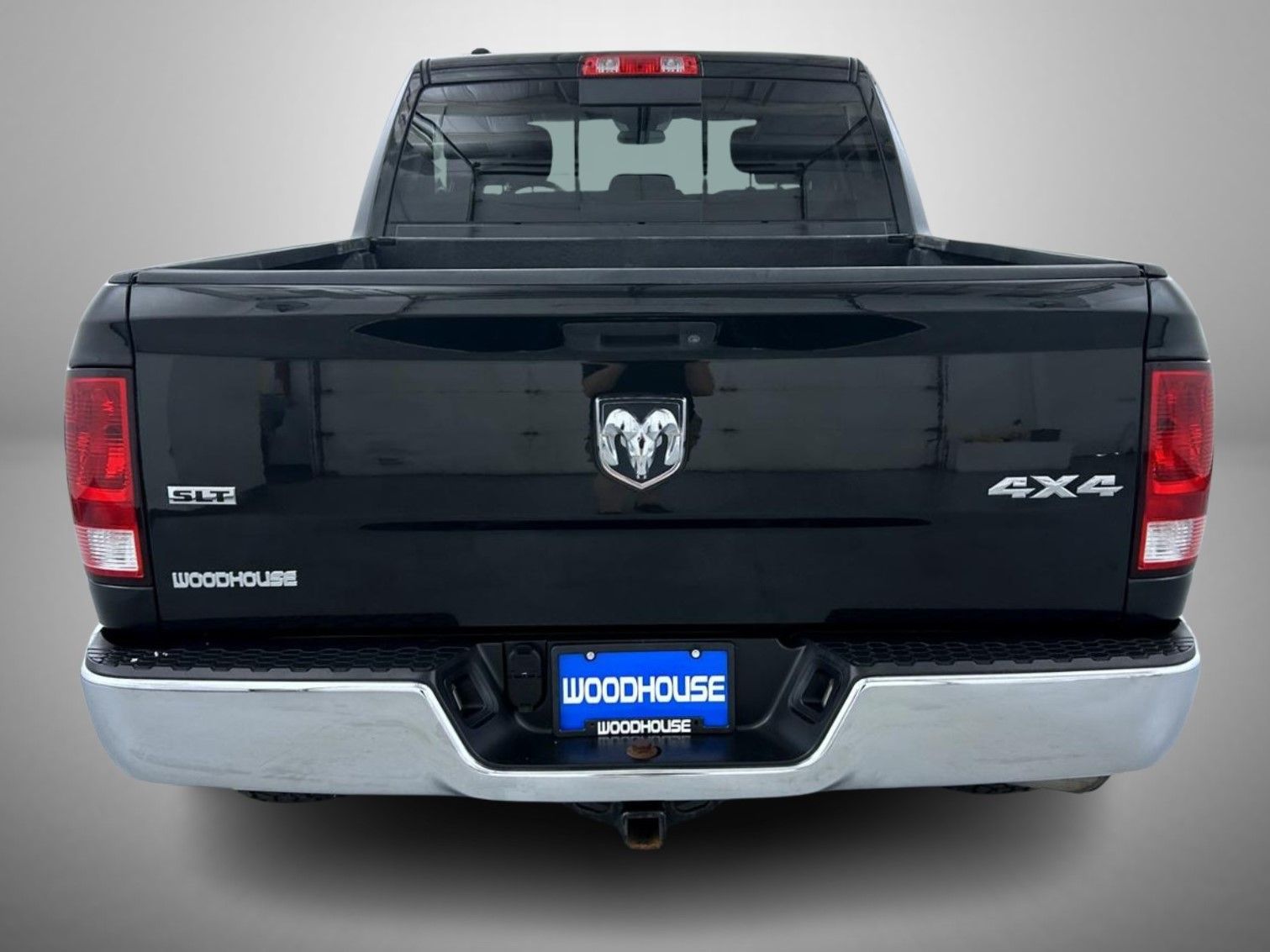 2017 Ram 1500 SLT photo 4