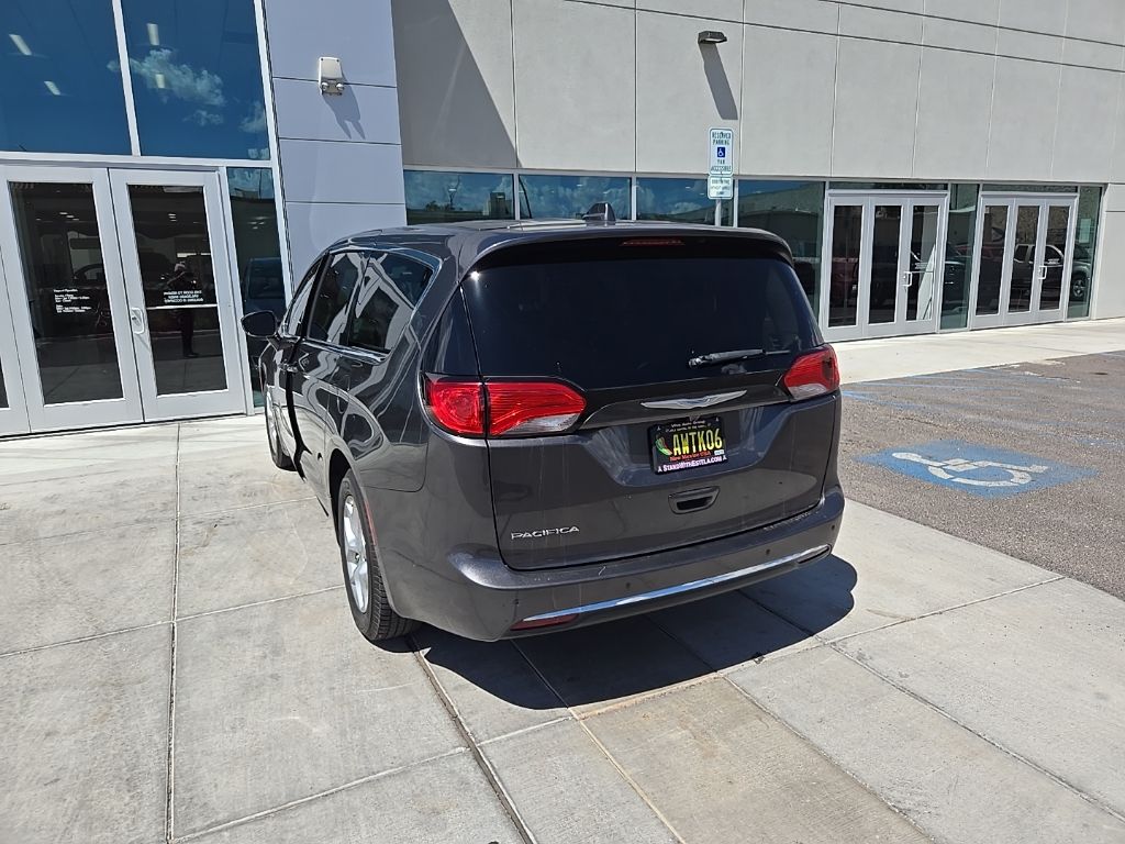 2020 Chrysler Pacifica Touring photo 6