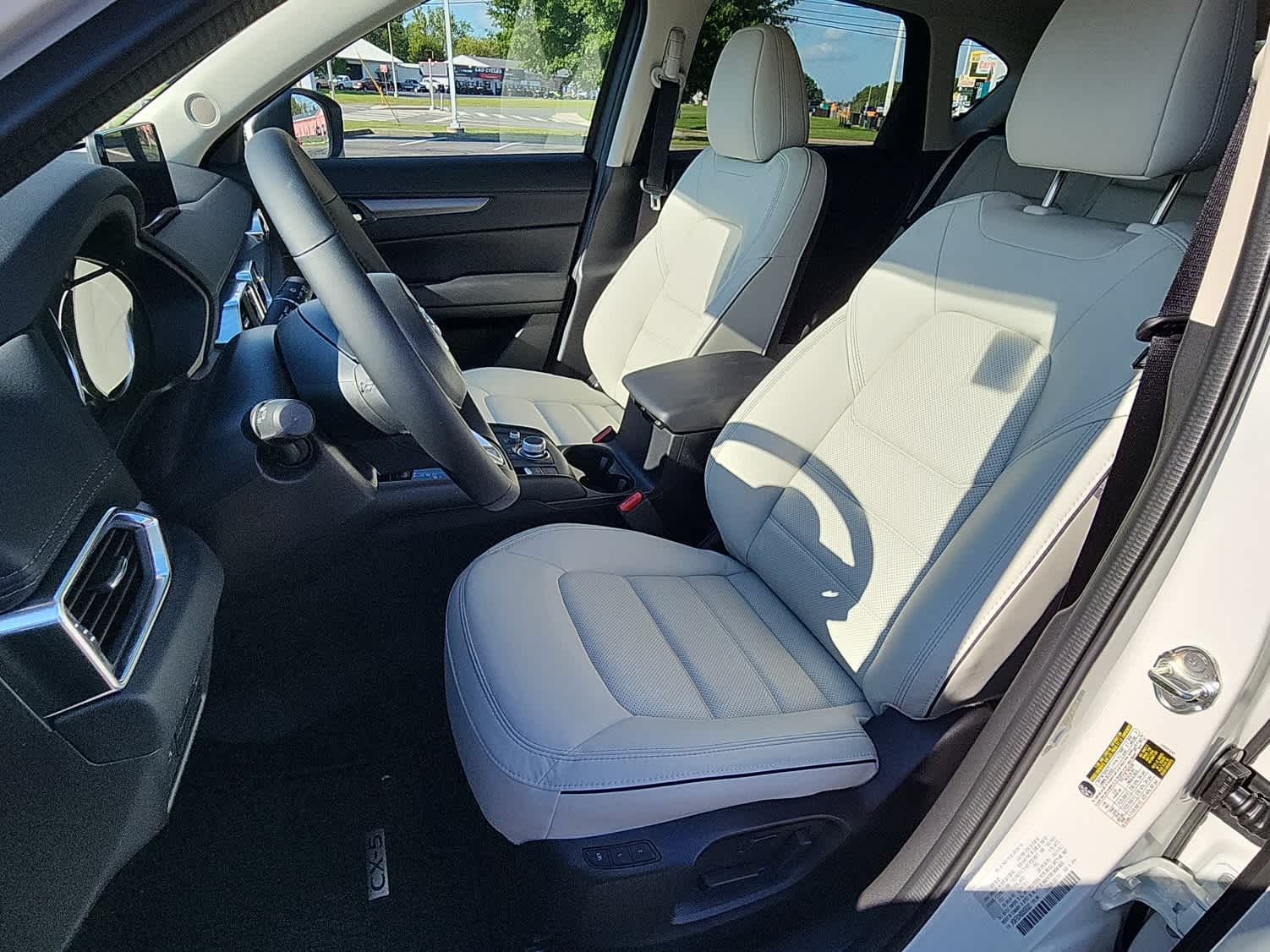 2025 Mazda CX-5 2.5 S Preferred photo 9