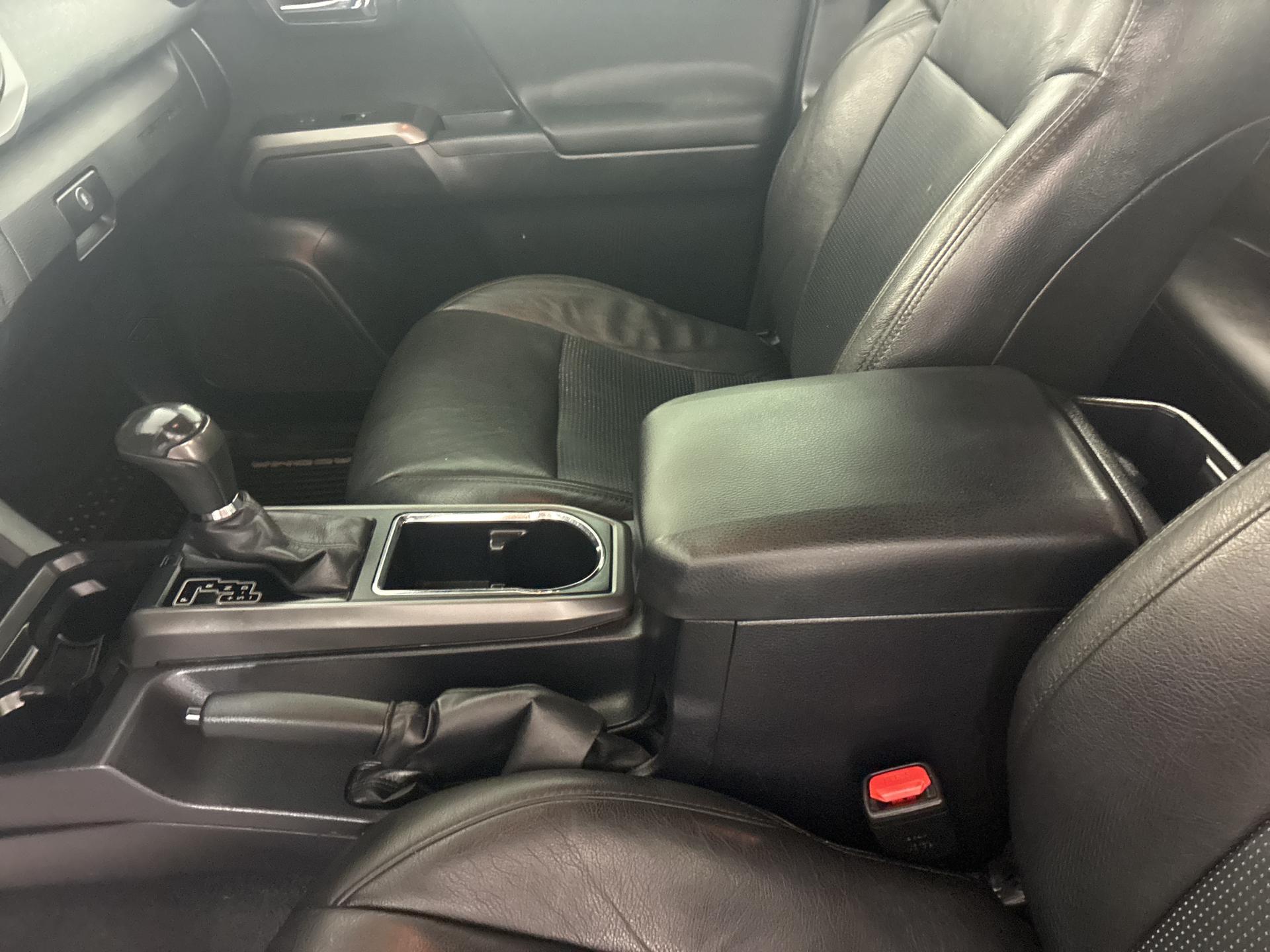 2017 Toyota Tacoma TRD photo 15