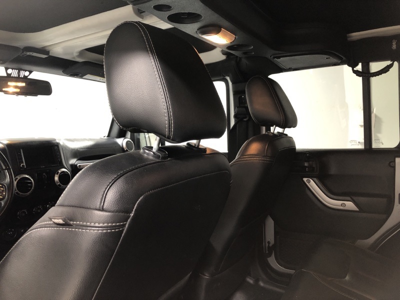 2016 Jeep Wrangler Unlimited Sahara photo 15