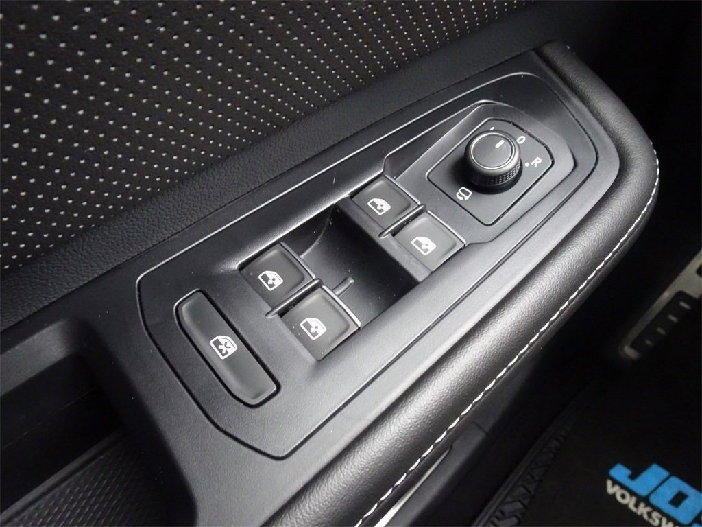 2025 Volkswagen Atlas SEL Premium R-Line photo 22