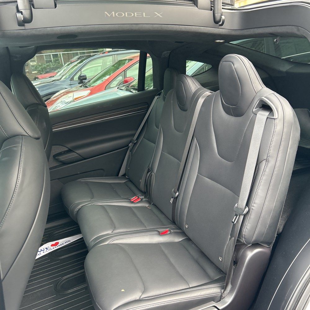 2023 Tesla Model X Standard Range photo 4