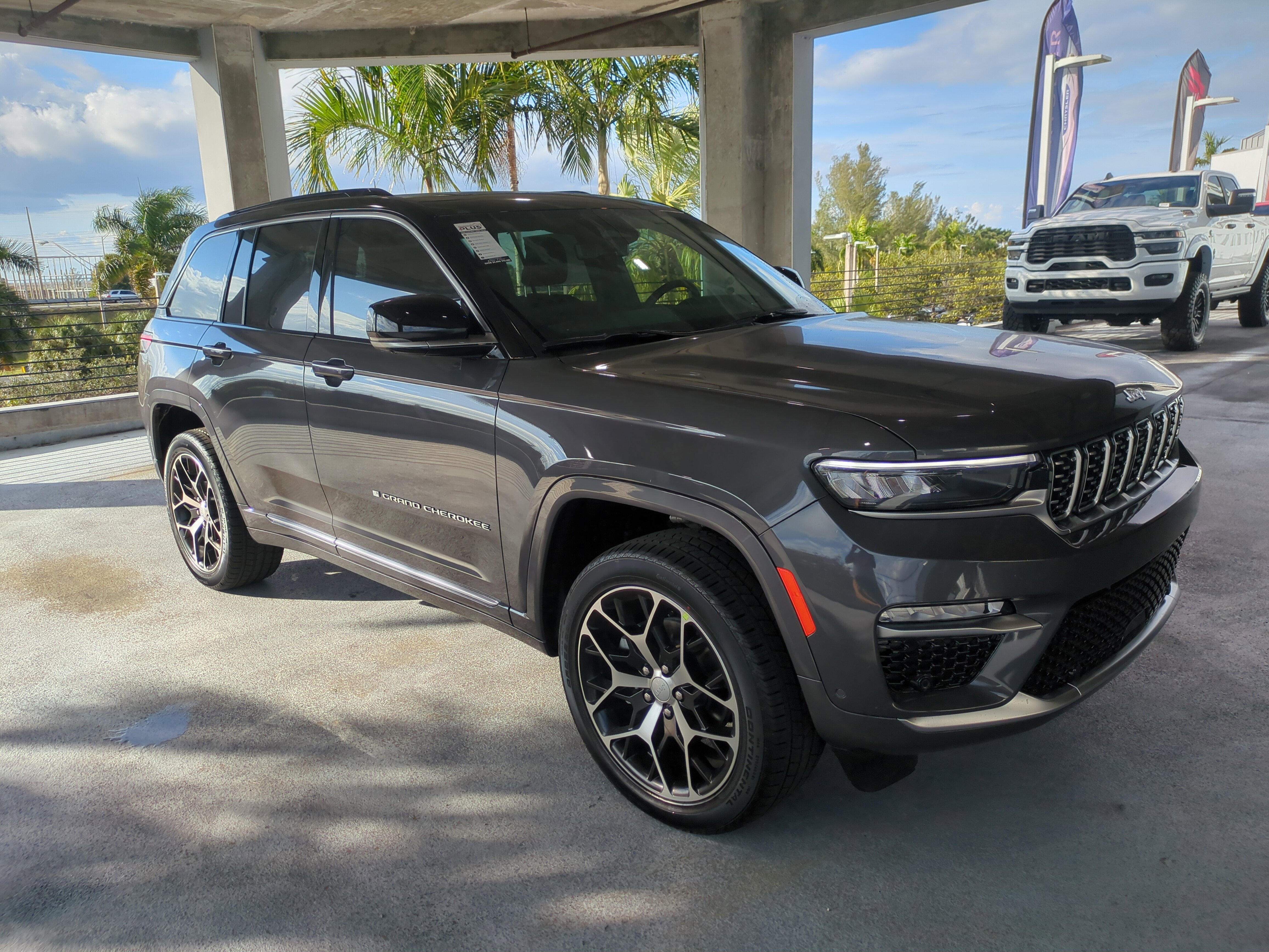 2025 Jeep Grand Cherokee Summit Reserve's photo