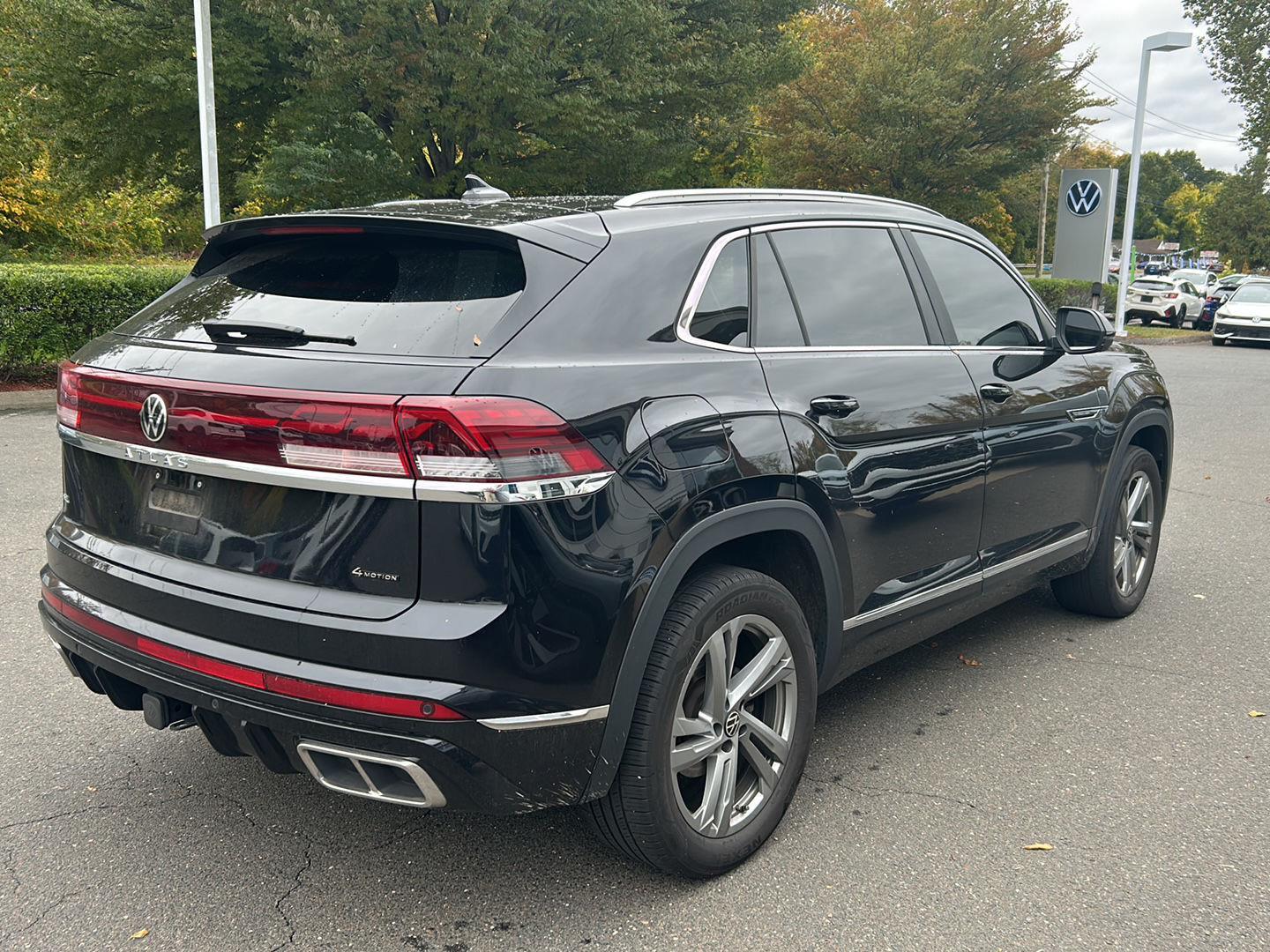 2024 Volkswagen Atlas Cross Sport SEL R-Line photo 3