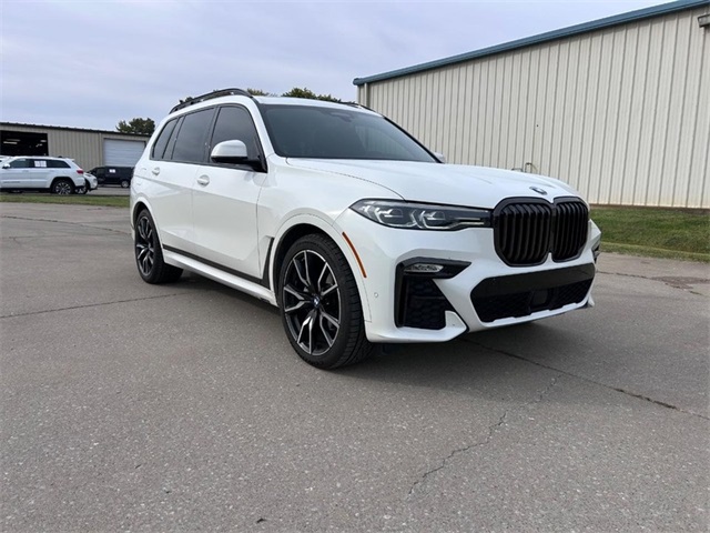 2021 BMW X7 40i's photo