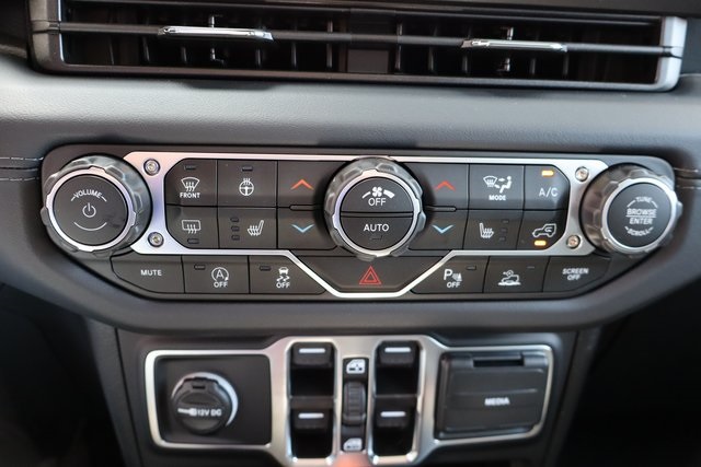 2025 Jeep Wrangler Sahara photo 22