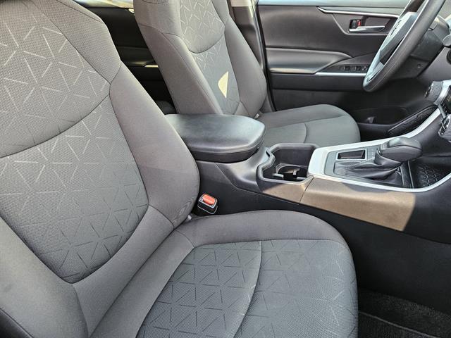 2024 Toyota RAV4 XLE photo 6