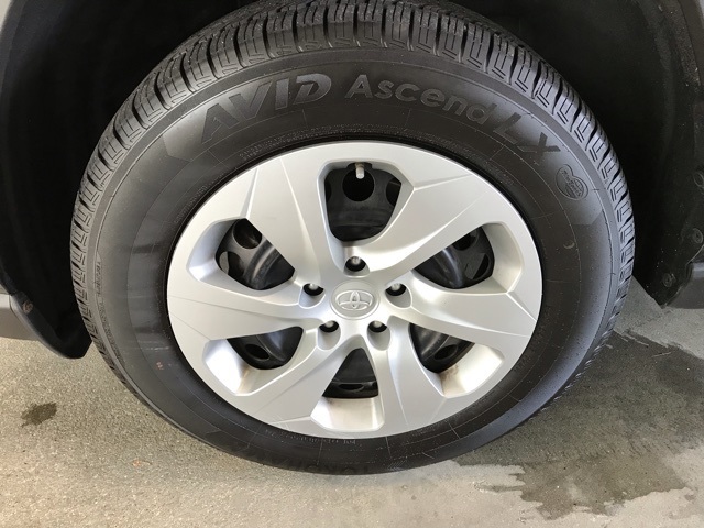 2021 Toyota RAV4 LE photo 10