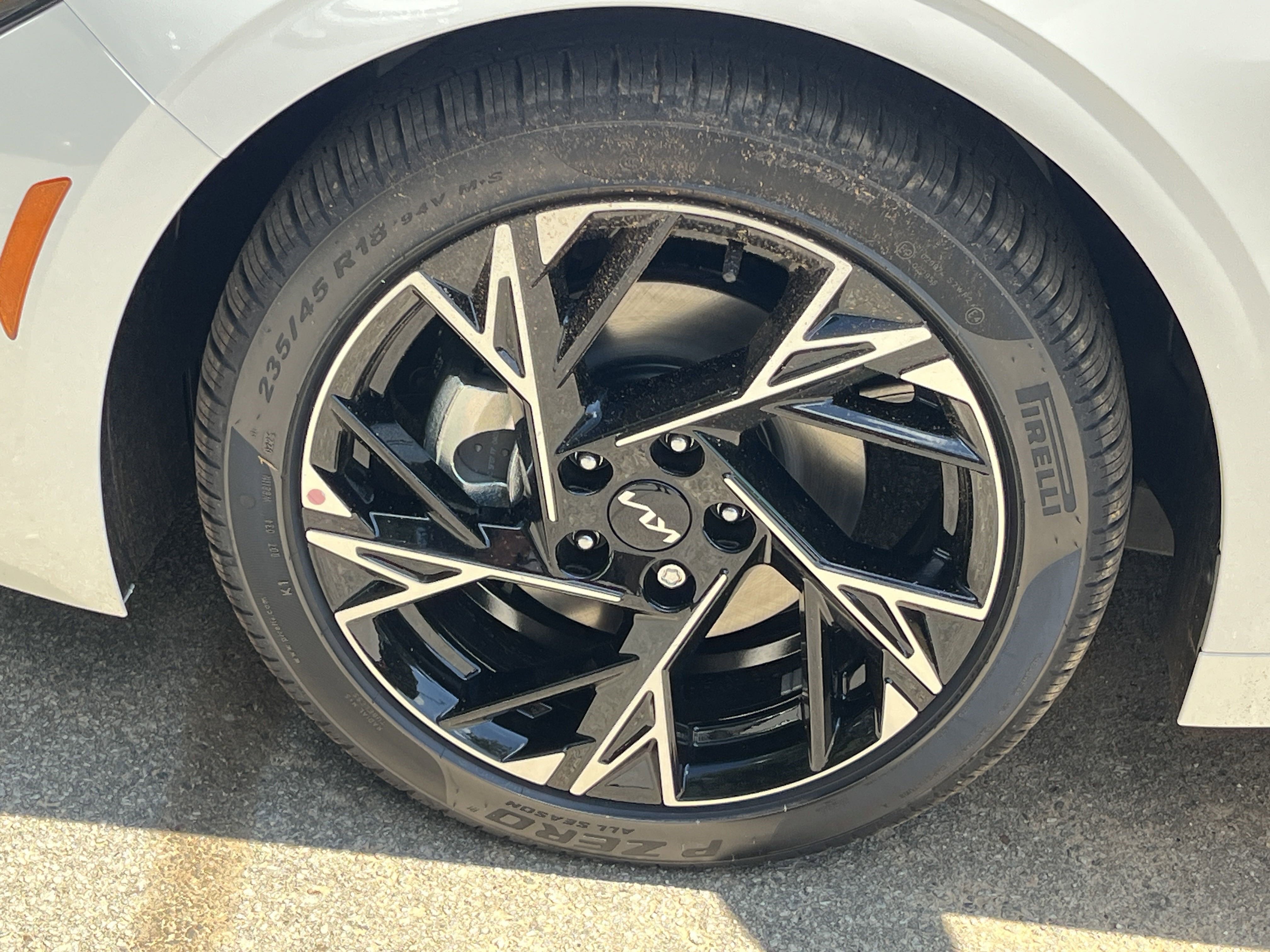 2025 Kia K5 GT-Line photo 9