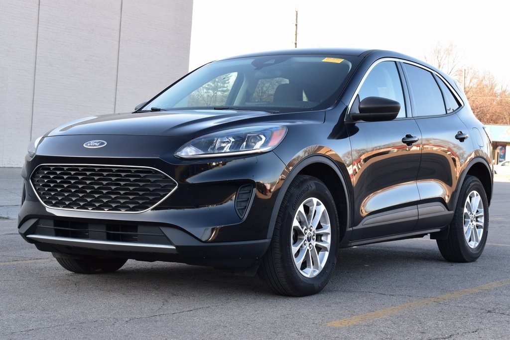 2022 Ford Escape SE's photo