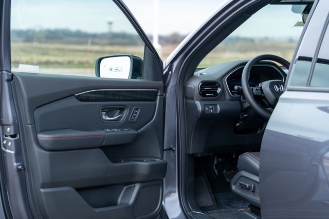 2025 Honda Pilot Black Edition photo 20