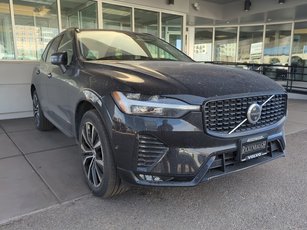 2025 Volvo XC60 Plus's photo