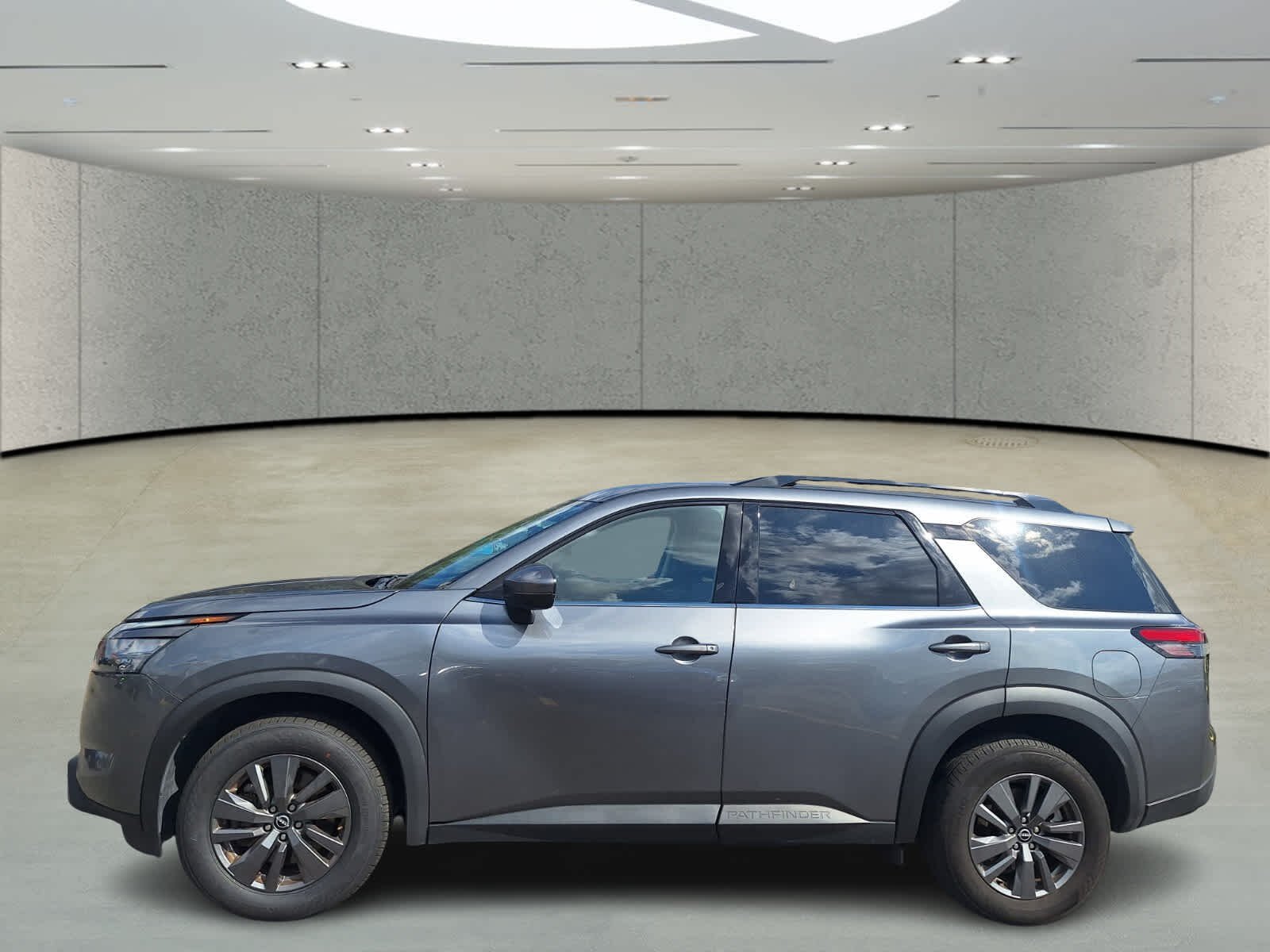 2024 Nissan Pathfinder SV photo 2