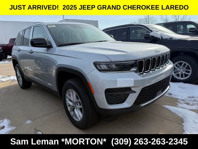 2025 Jeep Grand Cherokee Laredo's photo