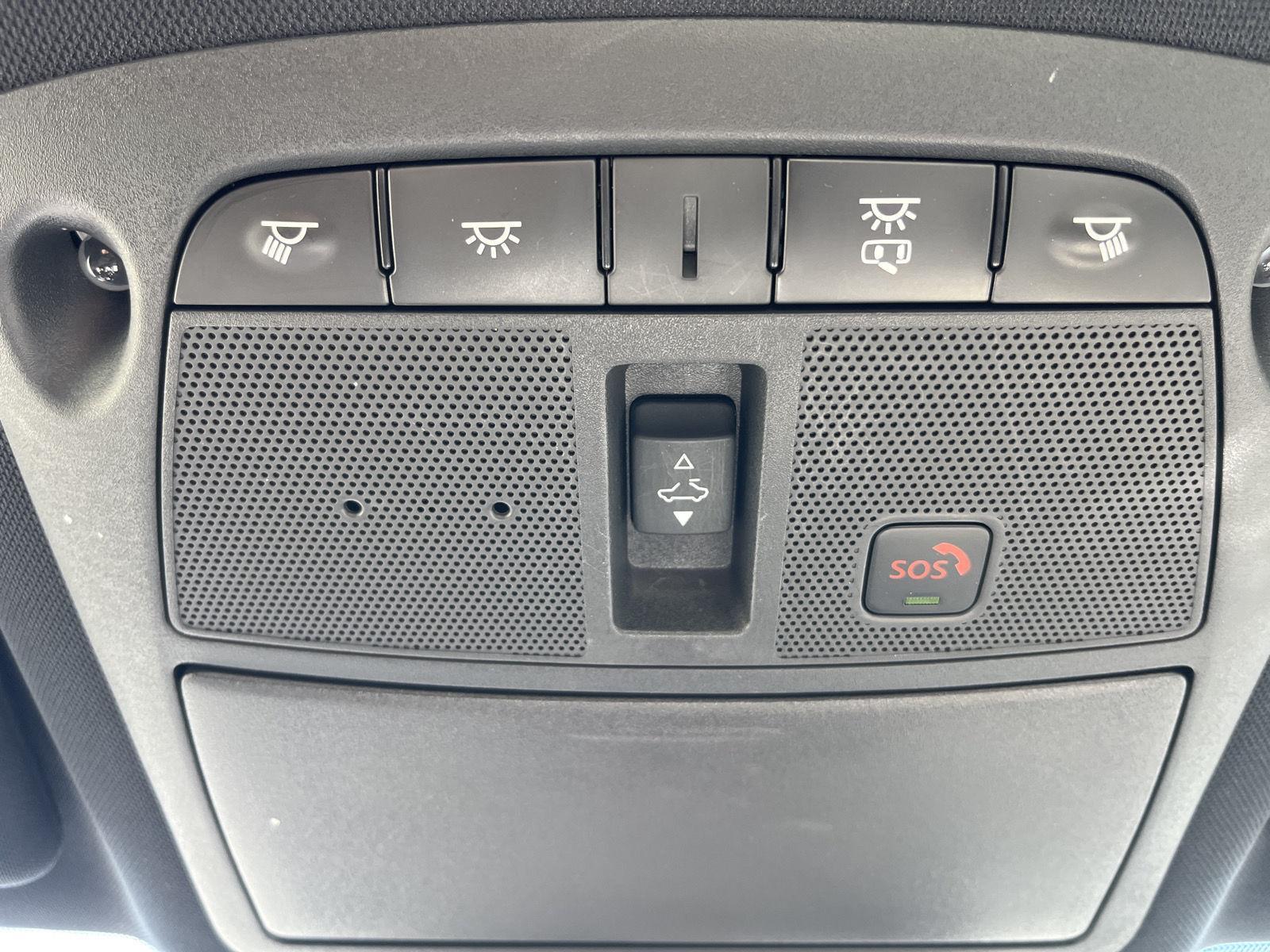 2022 Infiniti Q60 Luxe photo 17