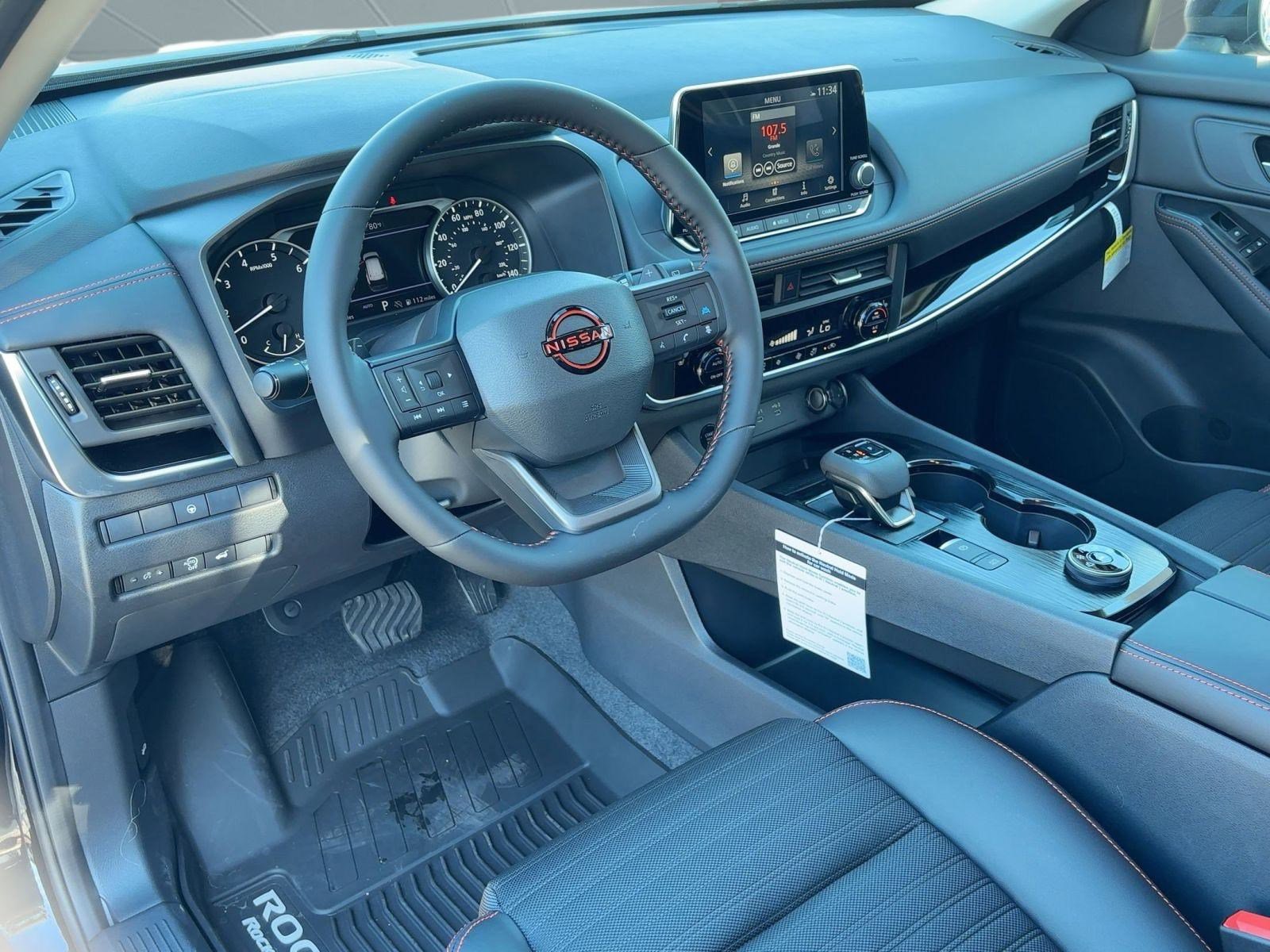 2026 Nissan Rogue SV photo 4