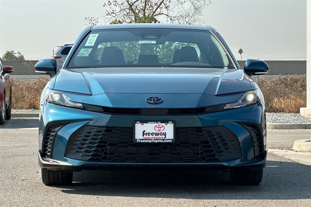 2025 Toyota Camry SE photo 9