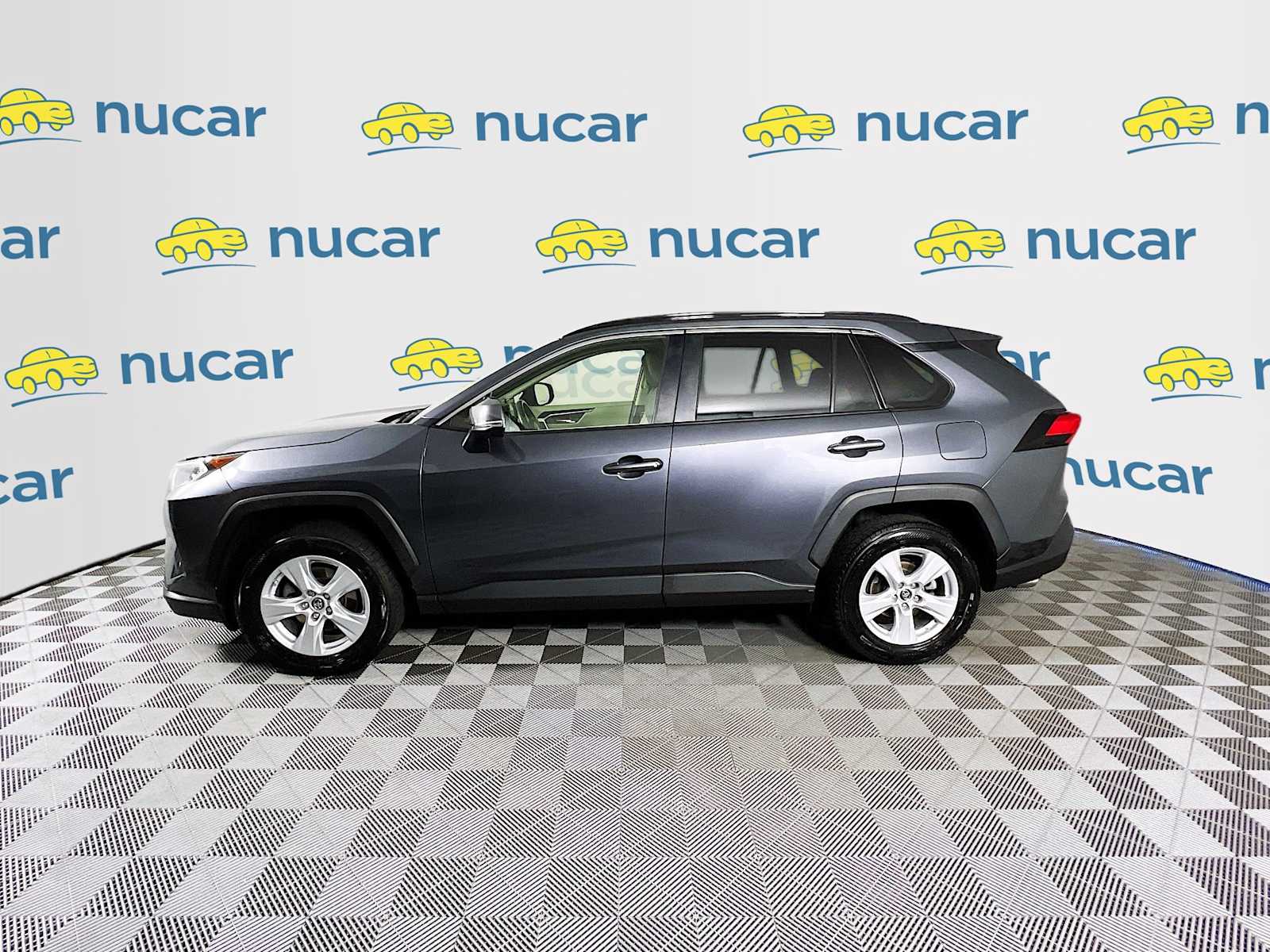 2019 Toyota RAV4 XLE photo 3