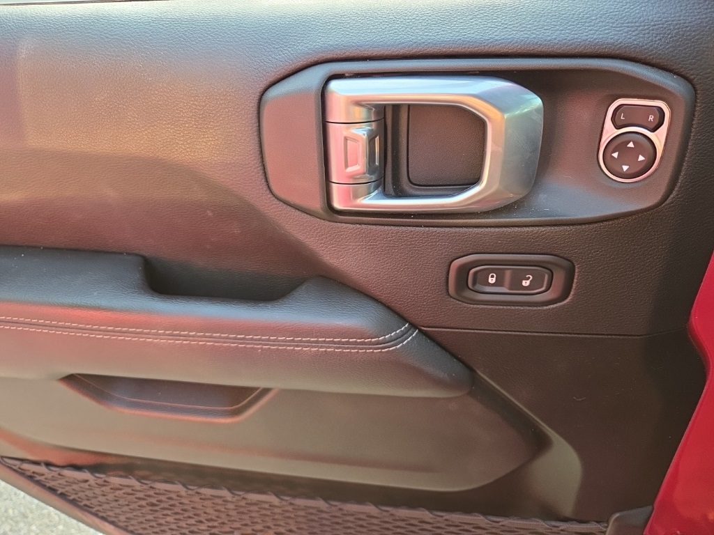 2022 Jeep Wrangler Unlimited Sahara photo 21