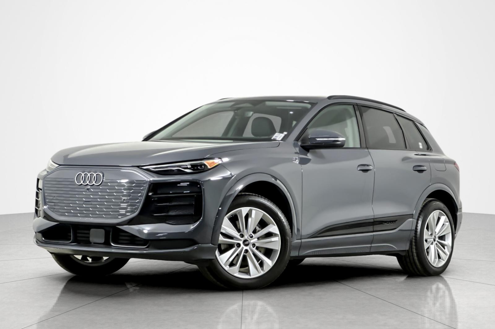 2025 Audi Q6 e-tron Premium's photo