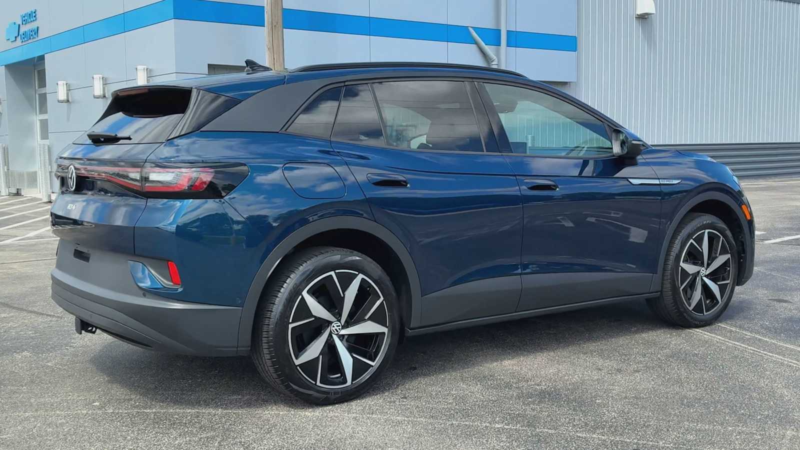 Used 2023 Volkswagen ID.4 PRO S with VIN 1V2WNPE85PC057935 for sale in Milwaukee, WI
