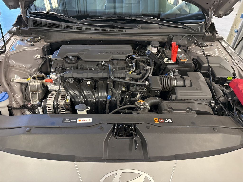 2024 Hyundai Elantra Limited photo 3