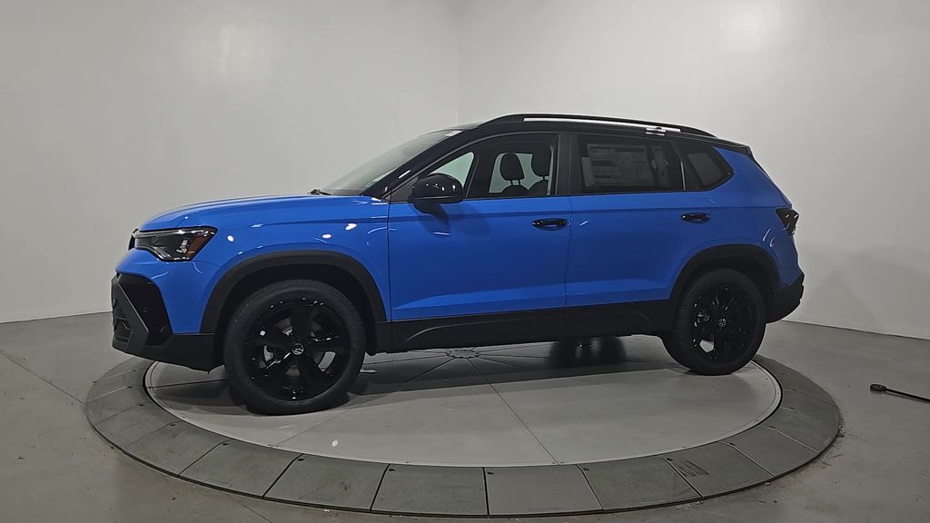 2025 Volkswagen Taos SE photo 2