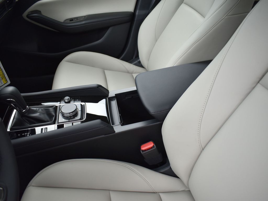 2025 Mazda Mazda3 2.5 s Preferred photo 11