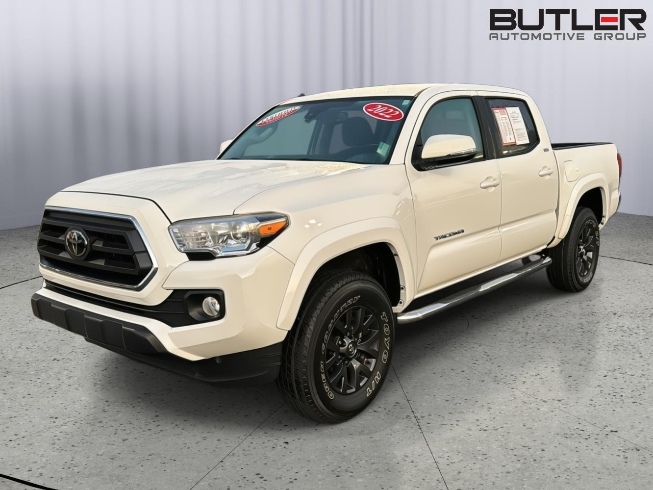 2022 Toyota Tacoma SR5's photo