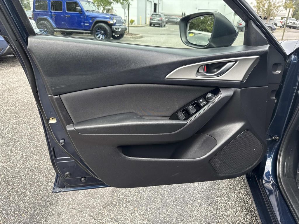 2018 Mazda Mazda3 Sport photo 18